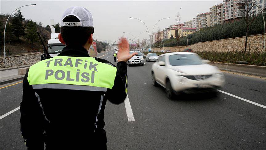 Trafikte yeni dönem başlıyor! Hız yapan, drift atan, telefonla konuşan yandı! 10